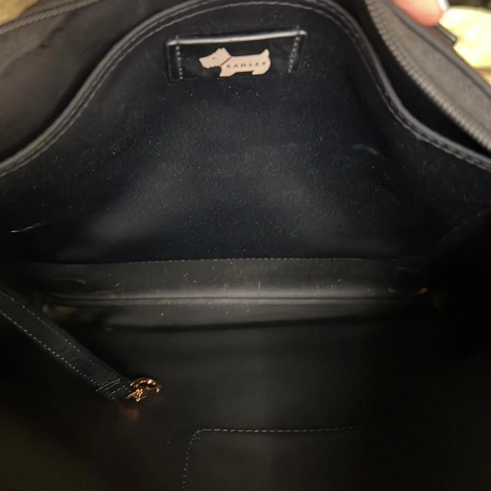 Mochila de nailon negra Radley London Pocket Essentials Foto 3 de 4