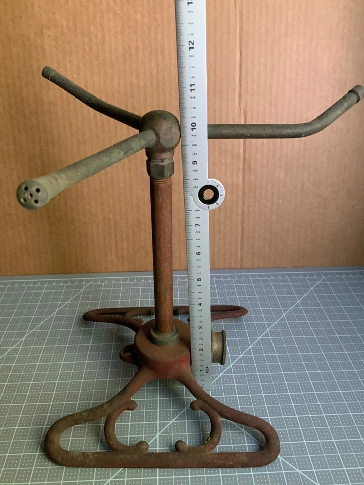 Aspersor de grama antigo de ferro fundido e latão 3 bicos excelente - Imagem 4 de 4