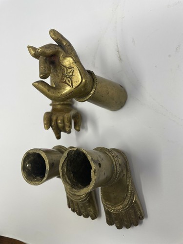 Estatua decorativa vintage de latón antiguo hecha a mano pie y manos de bronce NH7031 - Imagen 5 de 6