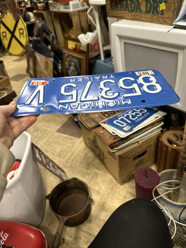 1980s Michigan Trailer License Plate 85375 V - Picture 10 of 19