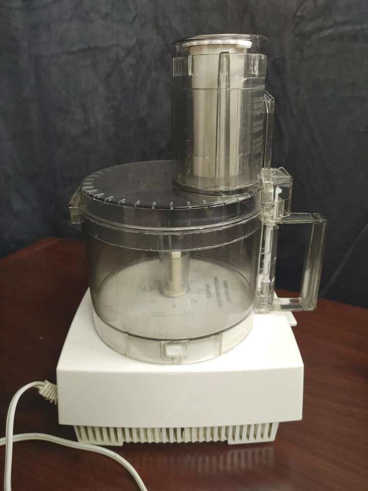 Cuisinart DLC 10S TX White Pro Classic 7-cup Bowl Food Processor w/Extras - Image 3 of 4