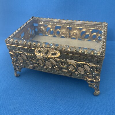 Antike Messing Schatulle Schmuckkästchen mit aufklappbarem abgeschrägtem Glasdeckel filigraner Boden 
