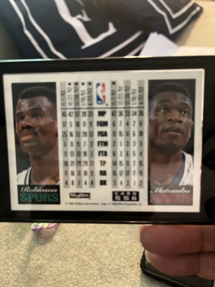 Robinson Vs. Mutombo, Spurs, Nuggets, 1993 Skybox Showdown Series, #SS6 Foto 2 de 4