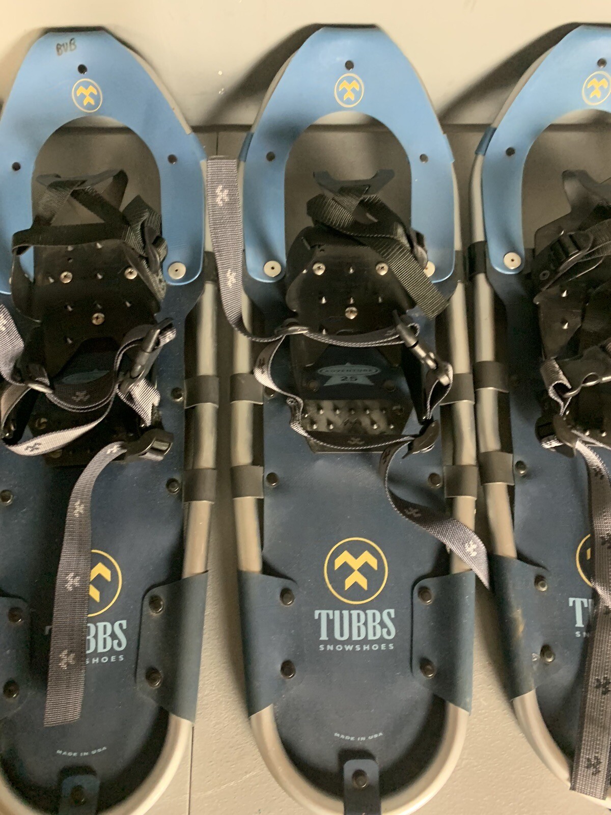 2 PAIRS OF TUBBS ADVENTURE 25 ADULT SNOWSHOES eBay