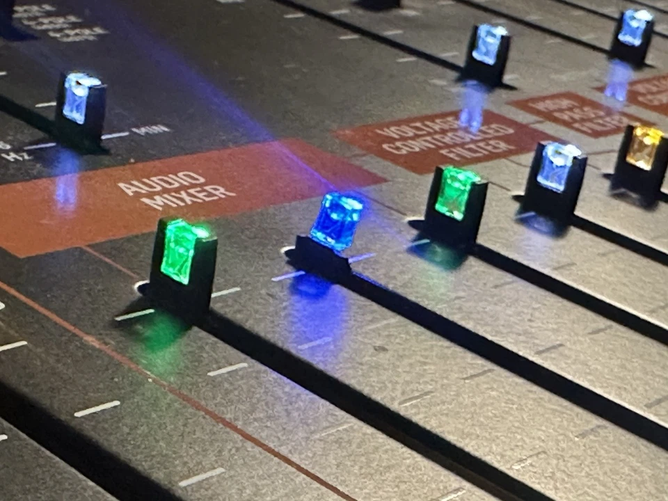 Behringer ODYSSEY 37-key Analog Synthesizer - Schwarz - Bild 2 von 4