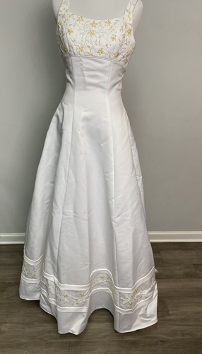 Oleg Cassini Wedding Dress Size 2 Womans White Beaded Sleeveless Ballgown Tulle