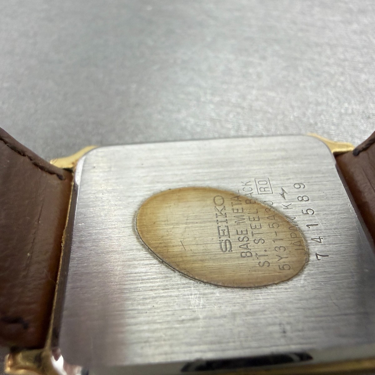 Seiko SX Tank Watch Men 25mm White Dial Gold Tone Rectangle 5Y31