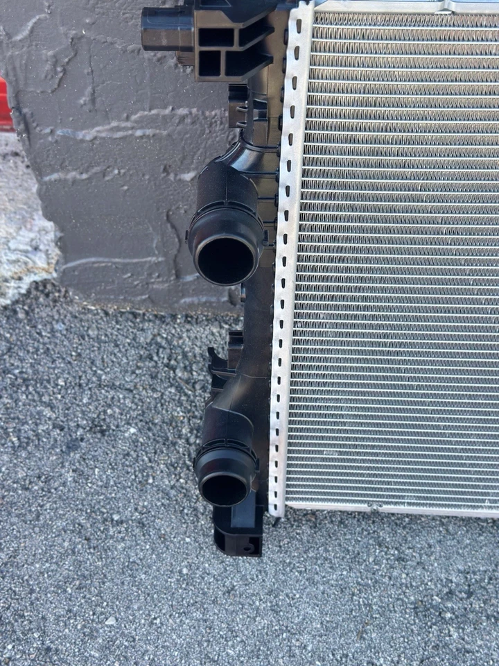 Jeep Compass 2017-2025 motor radiador de refrigeración fabricante de equipos originales nuevo genuino Mopar 68273401AA Foto 2 de 4