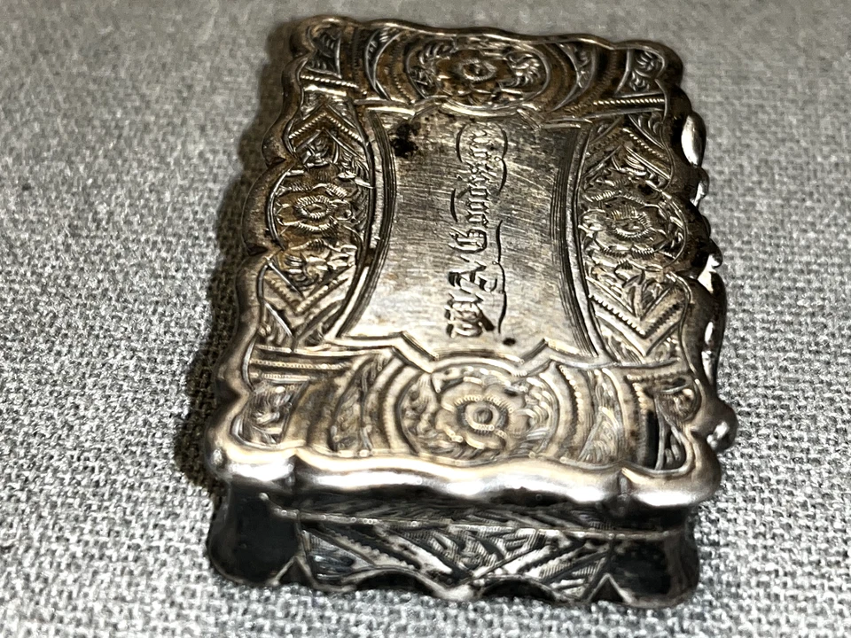 ANTIGUA CAJA RAPÉ PLATA ESTERLINA BIRMINGHAM INGLESA 1866 52g excelente estado. Foto 2 de 4