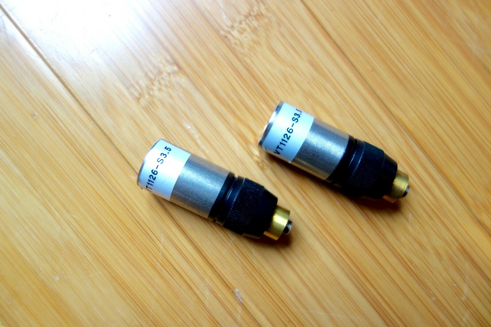 Adaptateur fantôme VT1126 Voice Technologies en paire noire