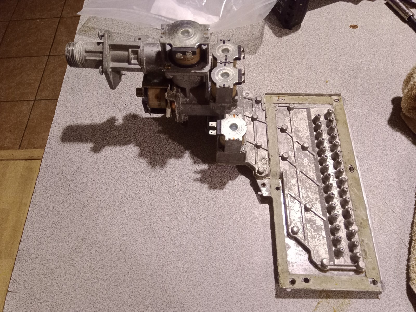 TAKAGI EKK1T 100076262 NAT Gas Valve+Manifold for T-K3 OS Tankless Water  Heater | eBay