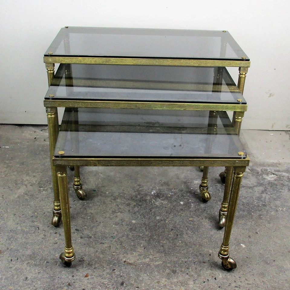 Mesas auxiliares de café anidadas vintage carro de barra de vidrio de latón ruedas era Maison Bagues Foto 2 de 4