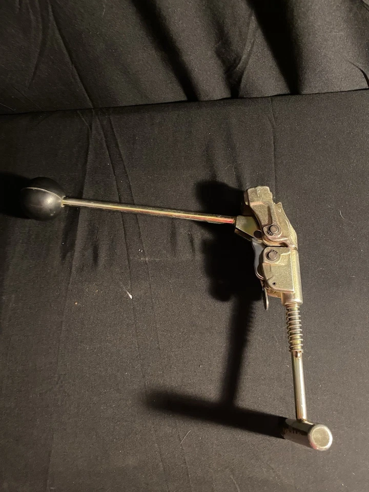 Punch-Lok P-1000 Locking Tool for Banding Hose Clamps. Punch-lok Brand. - Image 4 of 4