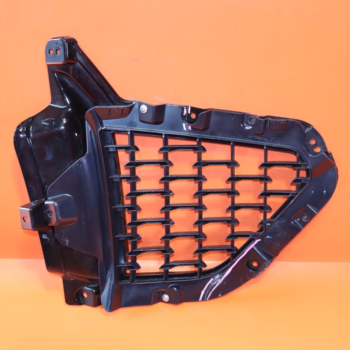 MASERATI LEVANTE GRANSPORT GRILLE RIGHT LOWER 2020 2021 2022 2023 670123050 OEM
