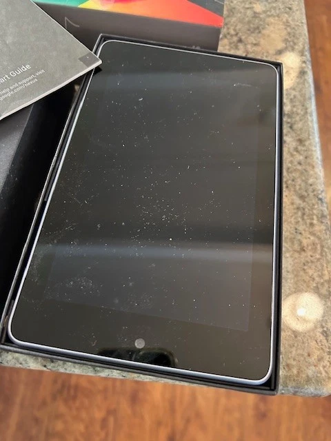 Nexus 7 (1st Generation) 32GB, Wi-Fi + 3G (Unlocked), 7in - black - Image 3 of 4