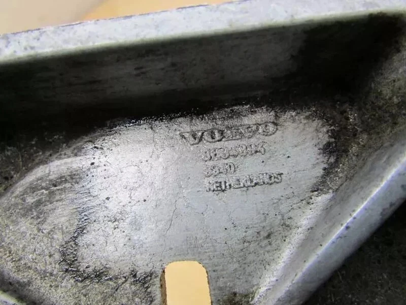 Soporte de soporte trasero de goma para motor VOLVO V6 1999 2005 montaje de motor S80 OEM Foto 3 de 4