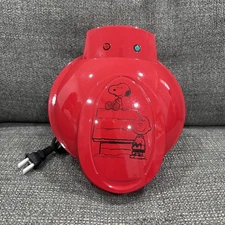Smart Planet Original Peanuts Snoopy & Charlie Brown Waffle Maker WM-6S Red