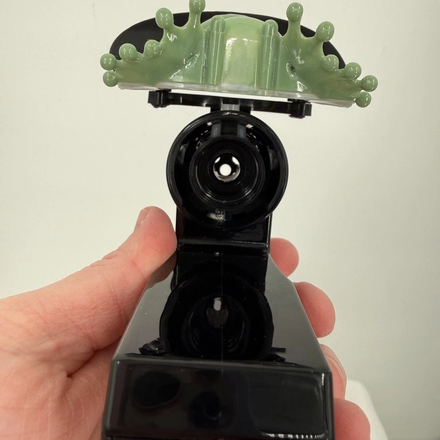 Rana de Halloween con sombrero de bruja enchufable Bath & Body Works Wallflowers Foto 4 de 4