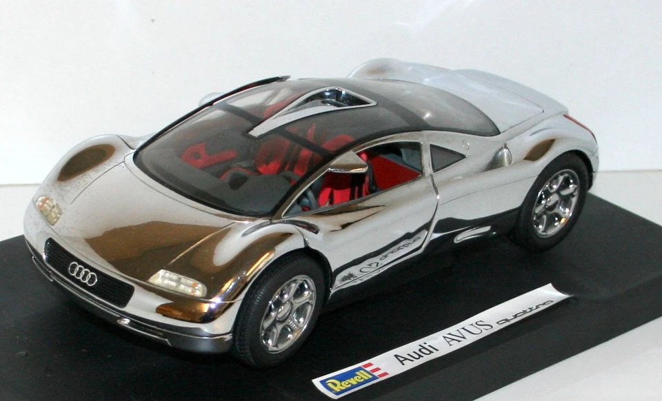 REVELL 1/18 08830 AUDI AVUS QUATTRE SILVER - Image 2 of 2
