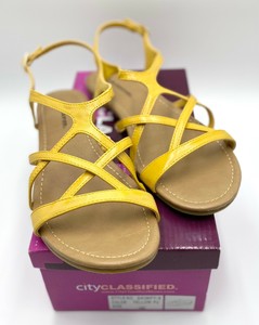 yellow sandals size 10