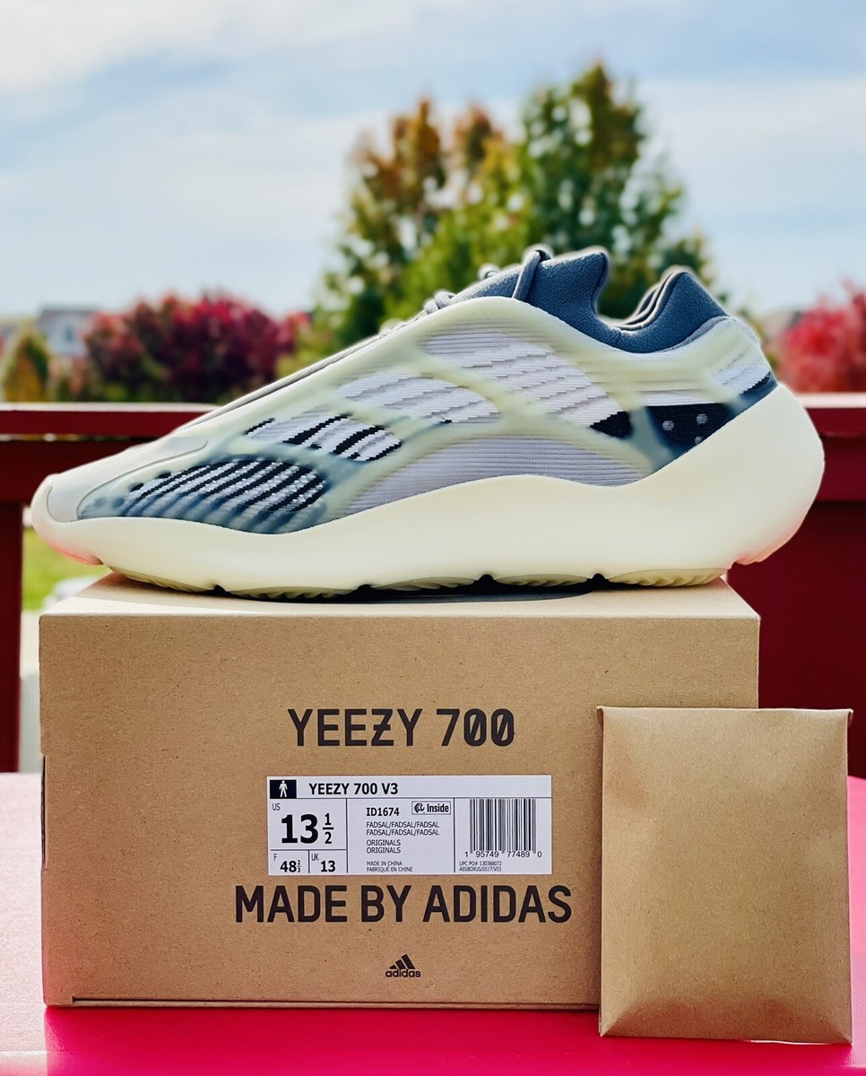 Adidas Yeezy 700 V3 Fade Salt Size 13.5 Grey Black Slide Foam