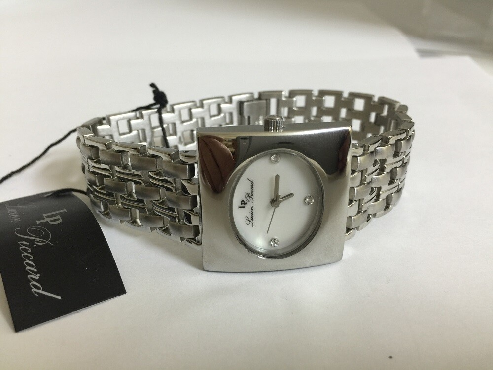 Lucian Piccard women display picture 1