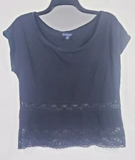 American Eagle Outfitters Junior's Top SZ Medium Black Short Sleeve Lace Accents