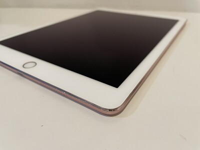Apple iPad Pro (9.7-inch) A1674 256 GB, Wi-Fi + 4G, 9.7 in