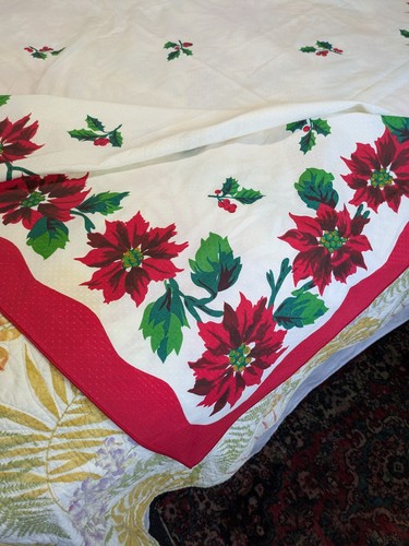 Vintage 59 X 96 Rectangular Red Green Christmas Poinsettia Fabric Tablecloth - Picture 2 of 4