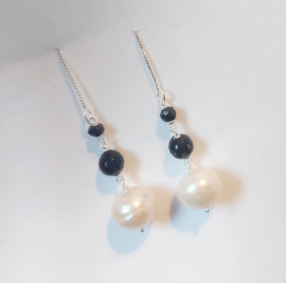 Orecchini in argento 925 con onice sfaccettata, spinello nero e perle barocche - Immagine 2 di 4