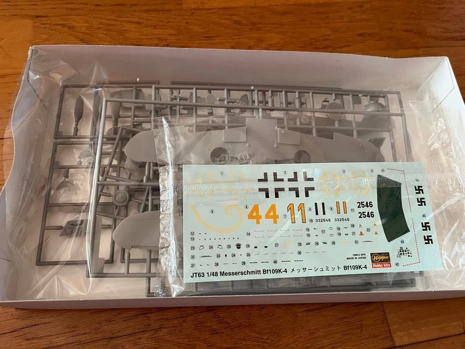 Messerschmitt Bf109K 4 1/48 Plastic Model Kit Aircraft Scale WWII Fighter - Immagine 3 di 3