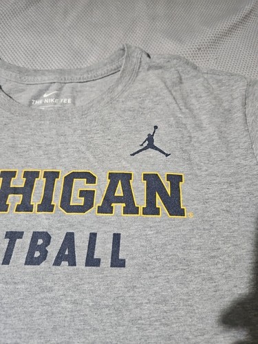 Camiseta Nike Jordan Para Hombres XXL 2XL Gris Michigan Fútbol Jumpman Gris Gráfico Camiseta - Imagen 4 de 12