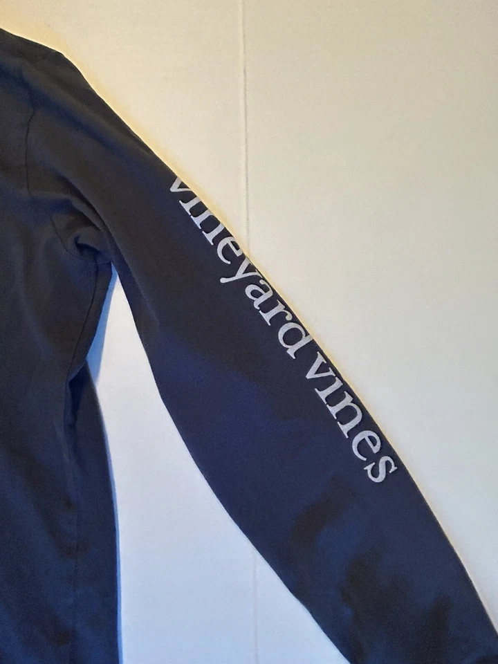 CAMISETA VINEYARD VINES NIÑO MANGA LARGA SANTA NAVIDAD BALLENA BOLSILLO MEDIANA 12 Foto 3 de 4