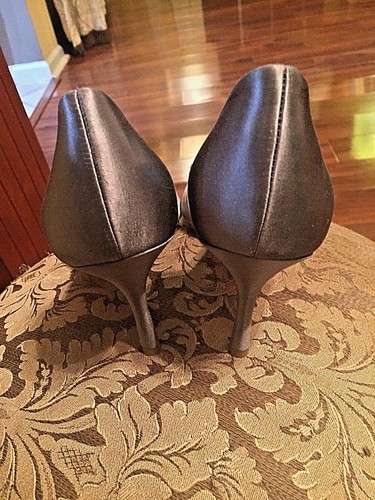 Badgley Mischka Silver Satin Open Toe Pumps w/Silver Beading - Size 8.5M - Picture 7 of 10