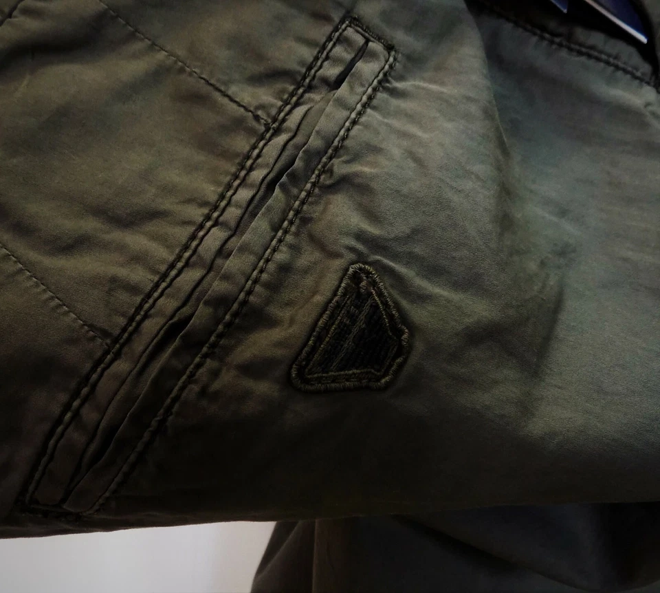 Pantalones chinos ajustados ligeros de verano Armani Jeans para hombre C6P47 EF J6 verde Foto 3 de 4