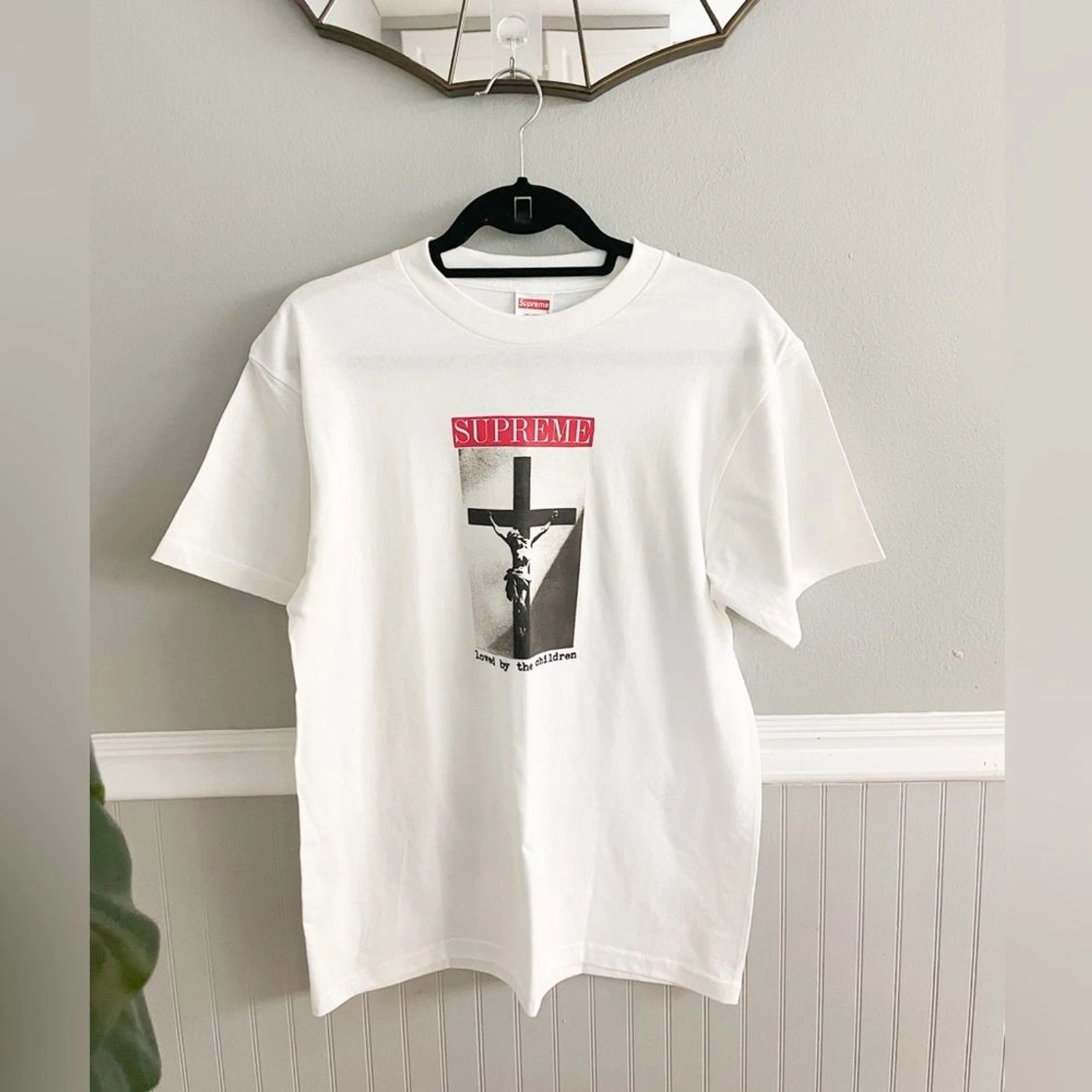 NEW WITH TAGS SUPREME Loved by the Children White T Shirt Men's Size Small