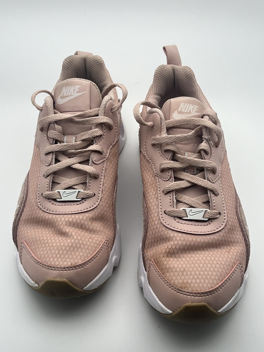nike ryz beige