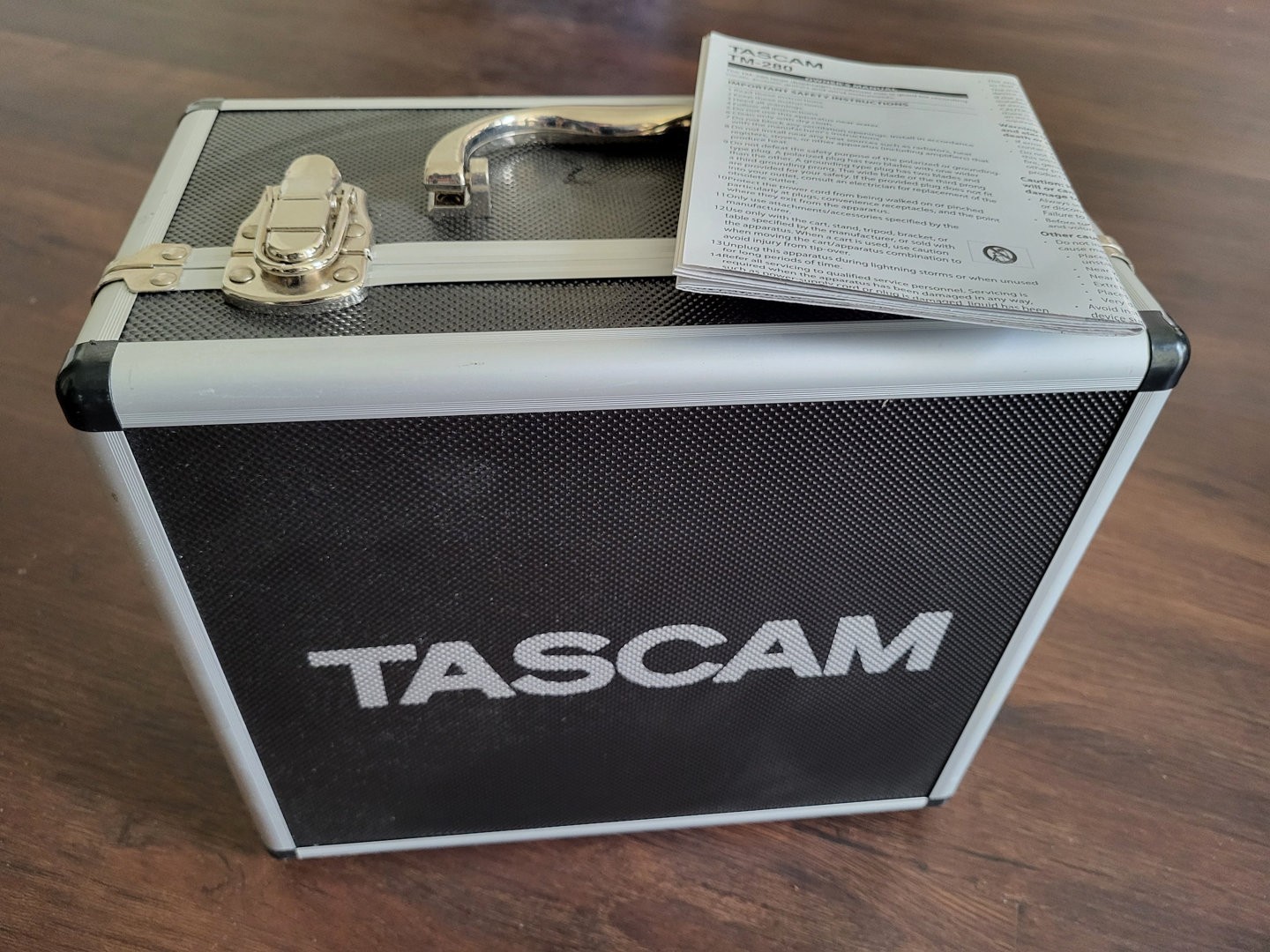 TASCAM TM-280 Studio Microphone with flight case and accesso