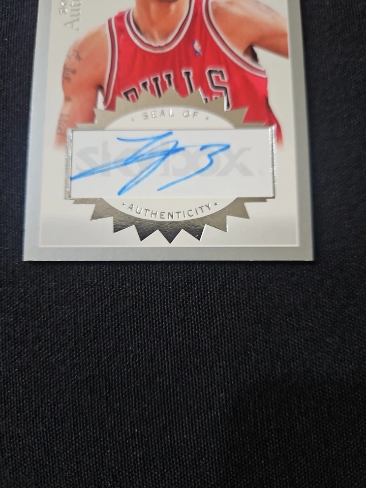 2003-04 Skybox Autographics Autographics Tyson Chandler #A-TC Silver /150 (AU) - Image 4 of 4