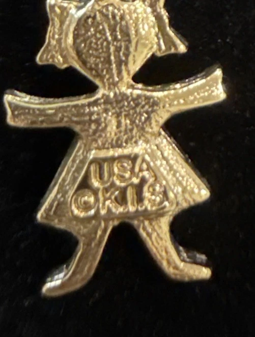 K.I.S. EE. UU. Dije Colgante Niña Niño Esmeralda Nacimiento Mes Agosto ~ 1” Alto con Espaciador Foto 4 de 4