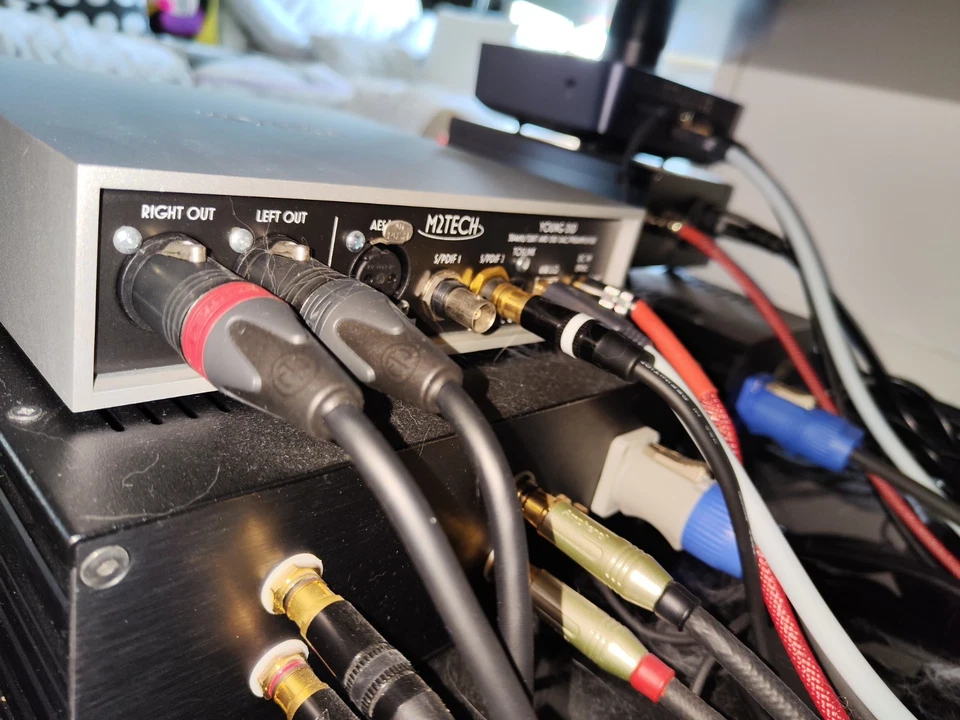 M2Tech Young DSD + Alimentatore Lineare - Immagine 3 di 4