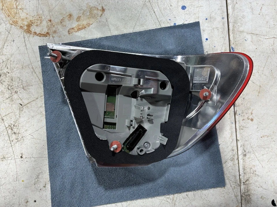 Luz trasera LED DERECHA BMW E46 OEM M3 330ci 325ci convertible transparente '04-06 Foto 3 de 4