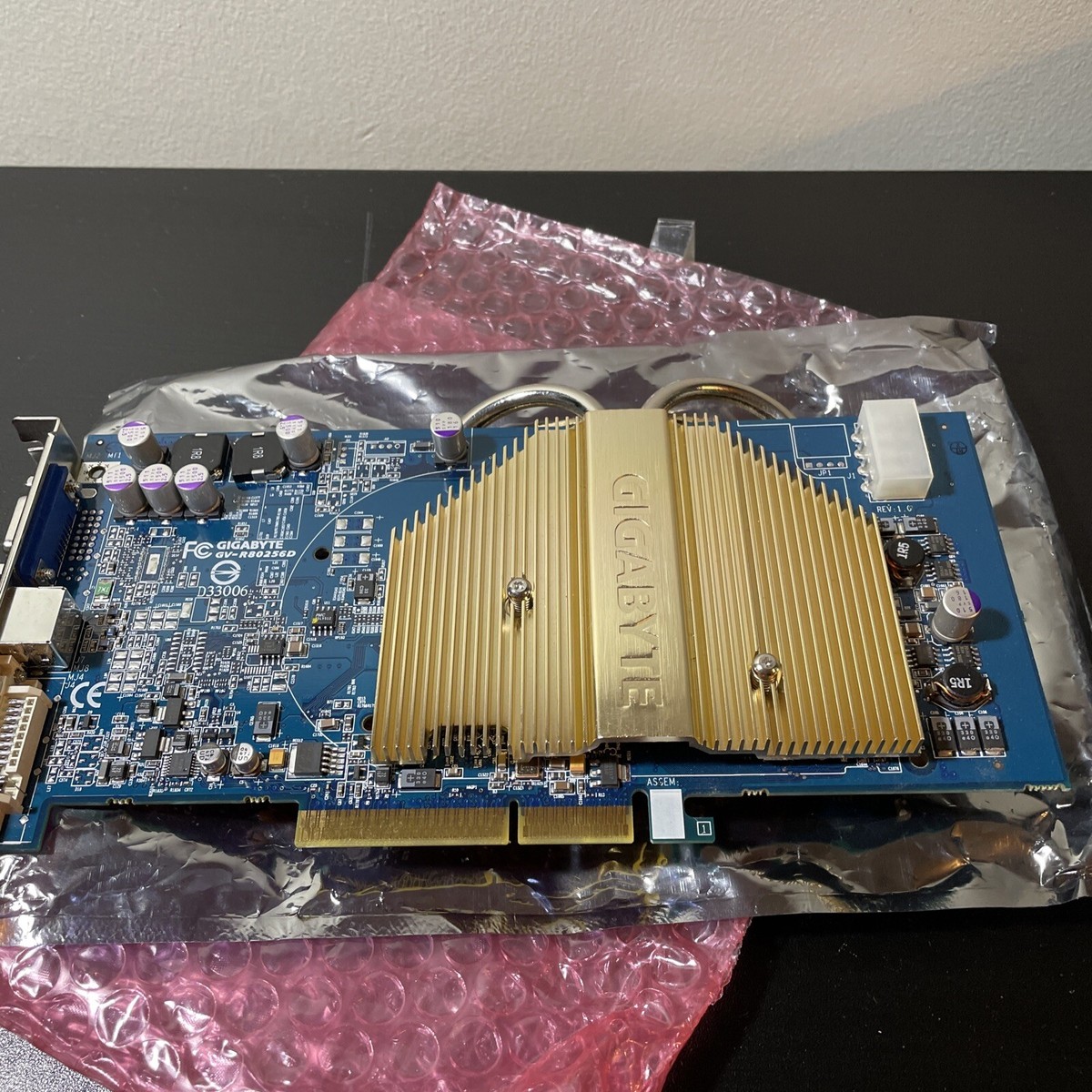 GIGABYTE GV-R80256D OLD GRAPHICS CARD -UNTESTED-