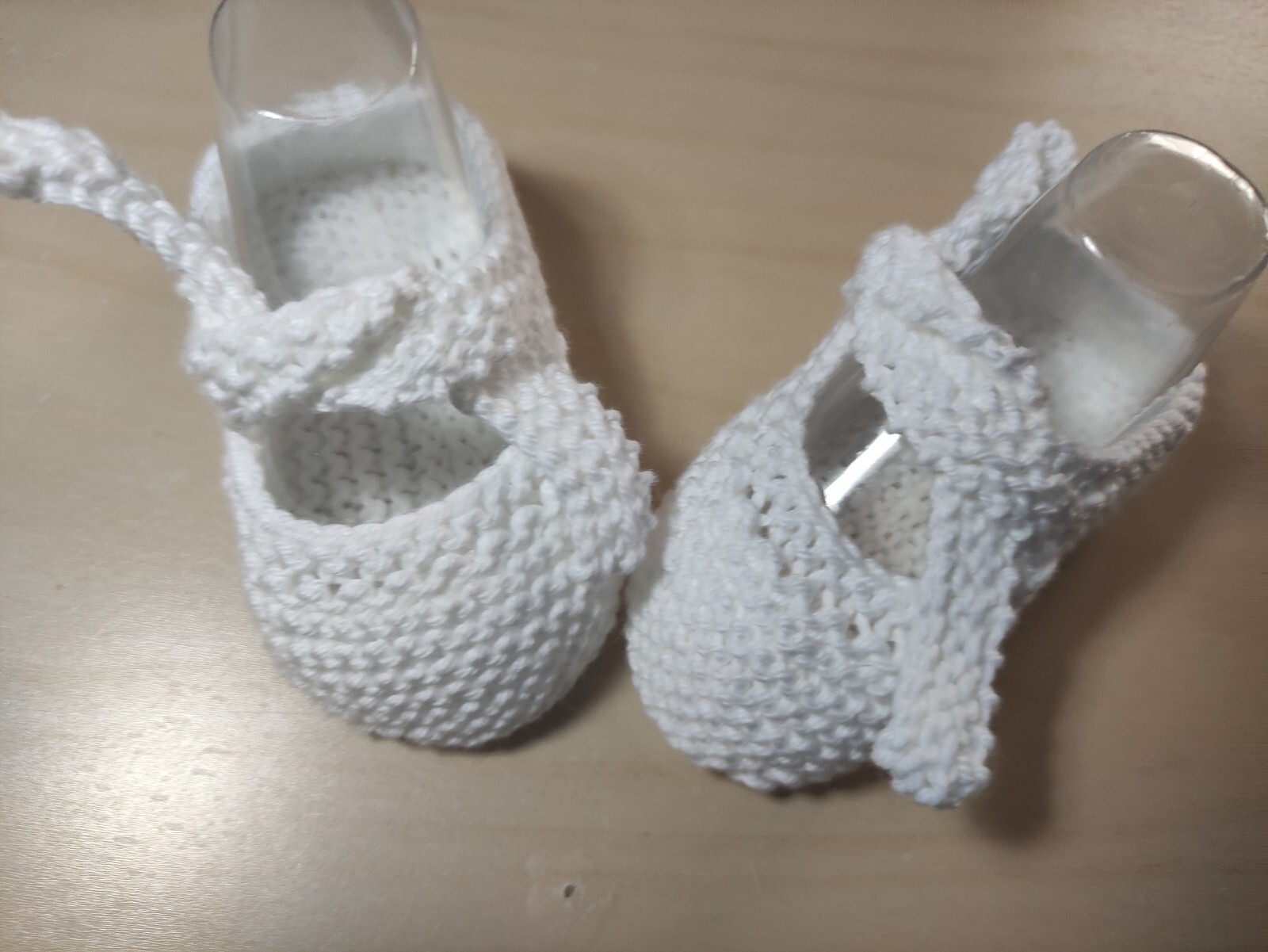 Patucos bebe 1-3 meses tejidos a mano con lazada HILO Primavera/verano