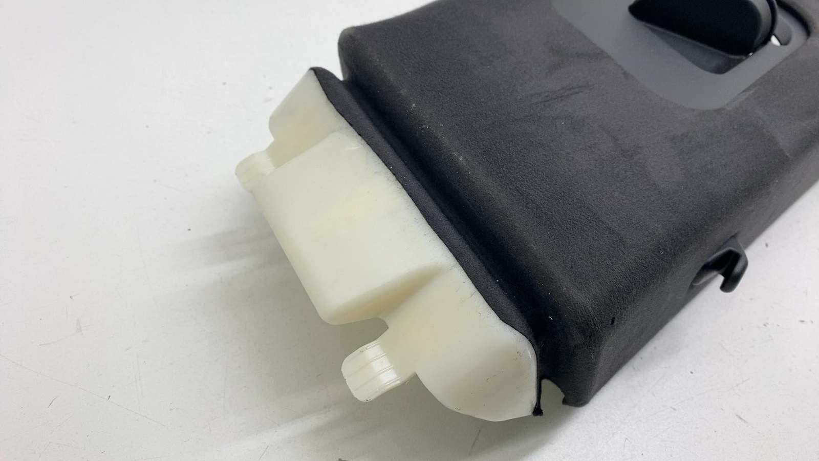 ⭕ 17-20 Maserati Levante Driver Side Upper B-Pillar Trim Panel Left 6700622030