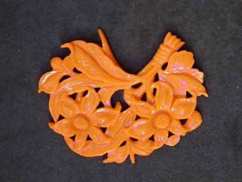 LARGE ANTIQUE CHINESE CARVED NATURAL CORAL PENDANT W/ FLOWERS & LEAVES - Picture 1 of 4