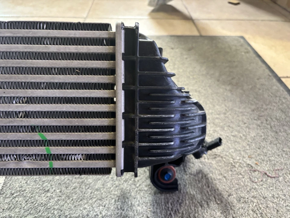 Intercooler Chevy Equinox 2018-2022 (usado OEM) GMC Terrain L4 1,5 L 85163204 Foto 4 de 4