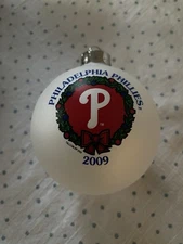 Philadelphia Phillies 2009 Wreath Annual Topperscot Glass Ornament Deadstock
