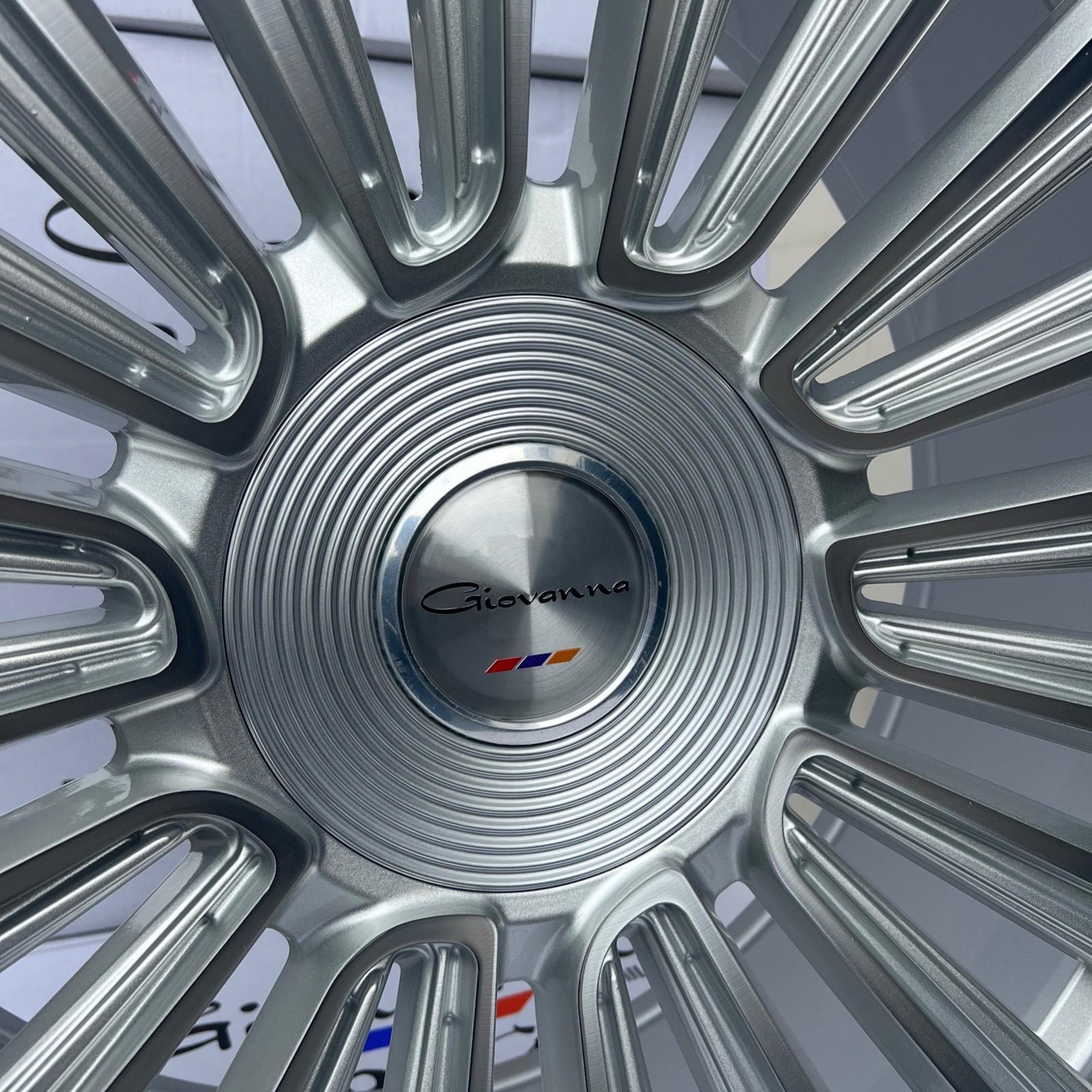 (4) 24X10 GIOVANNA TRENTO SILVER MACHINED RIM (5X120) RANGE ROVER ROLLS ROYCE X7
