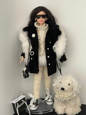 Barbie Puppe mit Luxus Wolle Kleidung Zubehör Hund Figur
